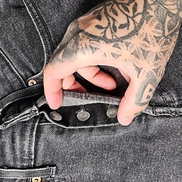 LEVI'S faded black 28x28 high rise jeans - Picture 6 of 8